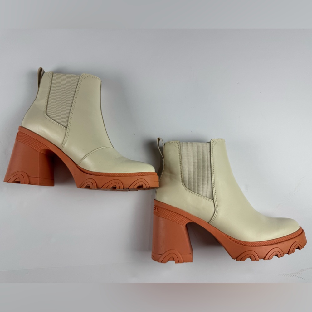 Sorel Women’s Waterproof Pull on Brex Heel Chelsea boot size 7 1/2 - Picture 2 of 9